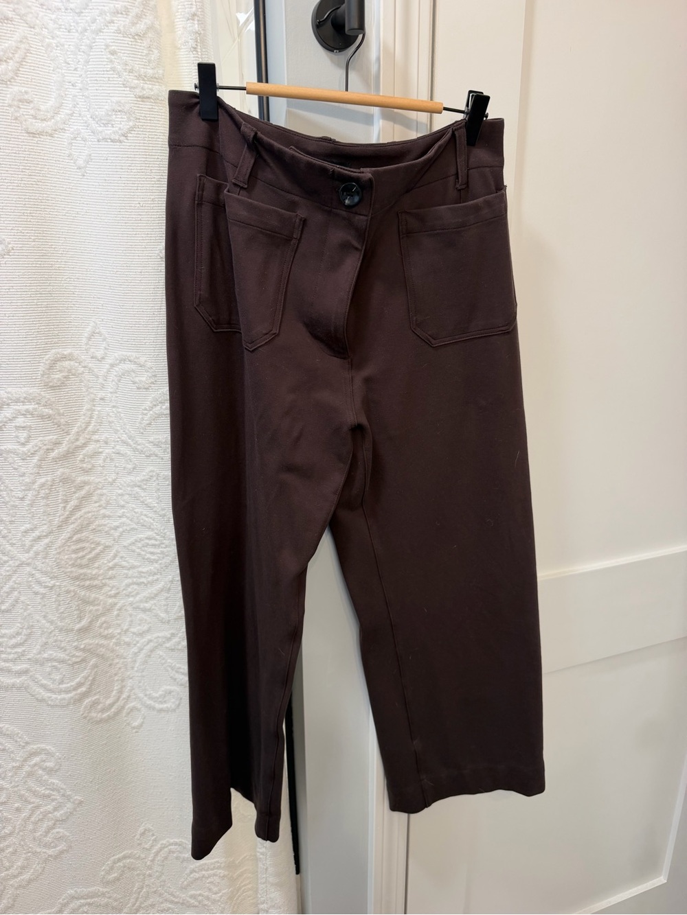 Quince Women’s Dark Brown ultra stretch cropped pants